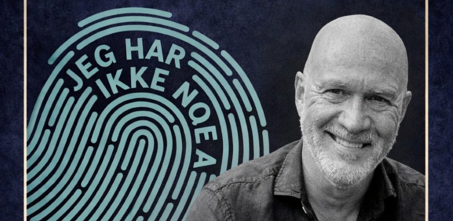 Mann i svart/kvitt med bakgrunn som består av fingeravtrykk