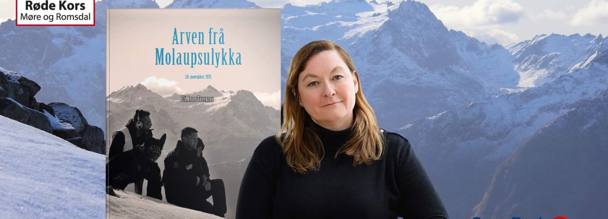 Kvinne med fjell og ei bok i bakgrunnen